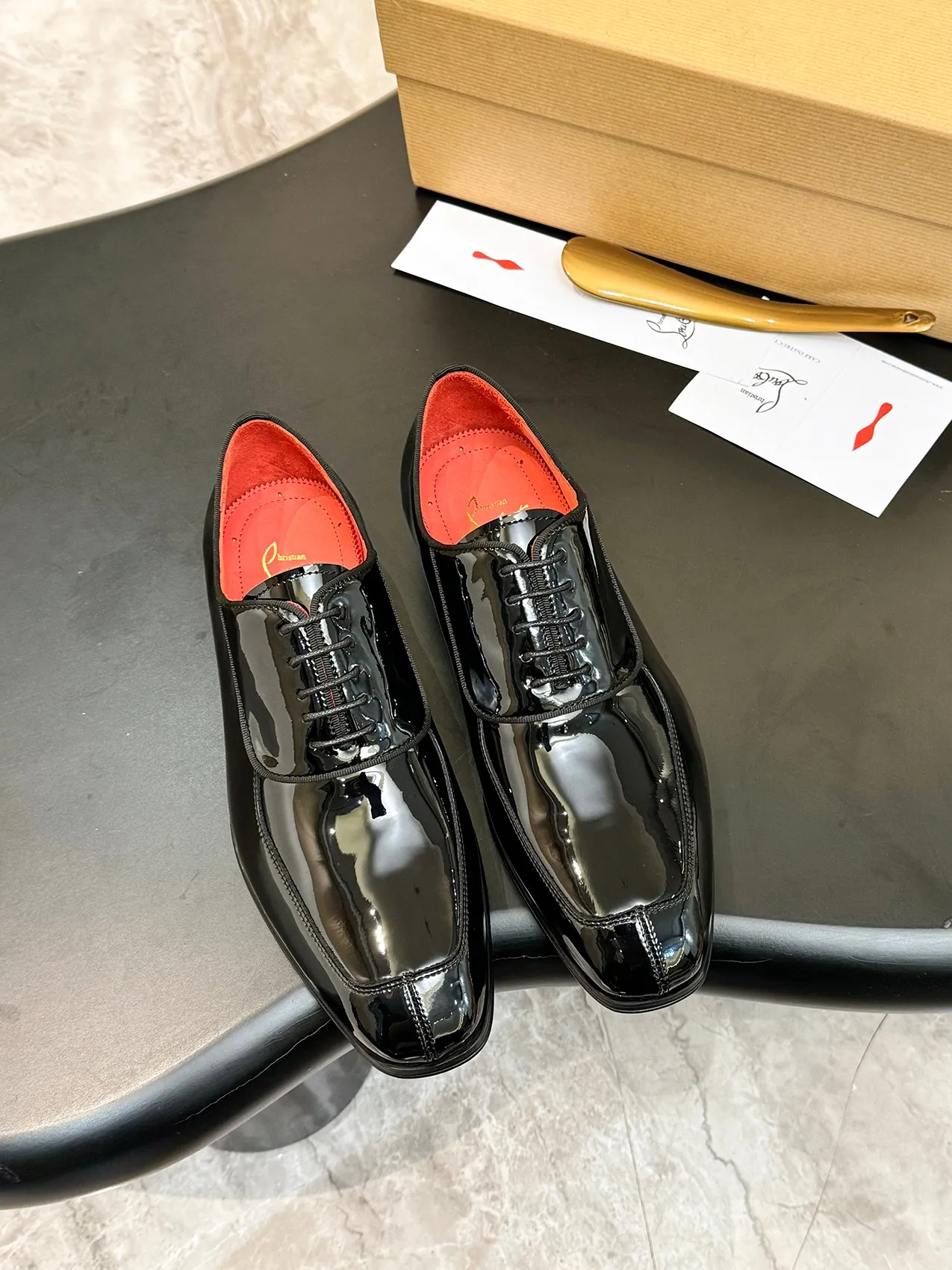 [CL red sole shoes] Top P: 1020💰 Size 39-44 (⚠️38.45.46.47 custom-made, non-returnable and non-exchangeable) 🆑High-end men's business formal leather shoes, original authentic top quality goods ••✅💯 Top original order purchasing agent! Original imported patterned cowhide ➕Imported cowhide lining ➕Cowhide feet ➕Original leather outsole~🉑️Feel free to compare the authentic ones!